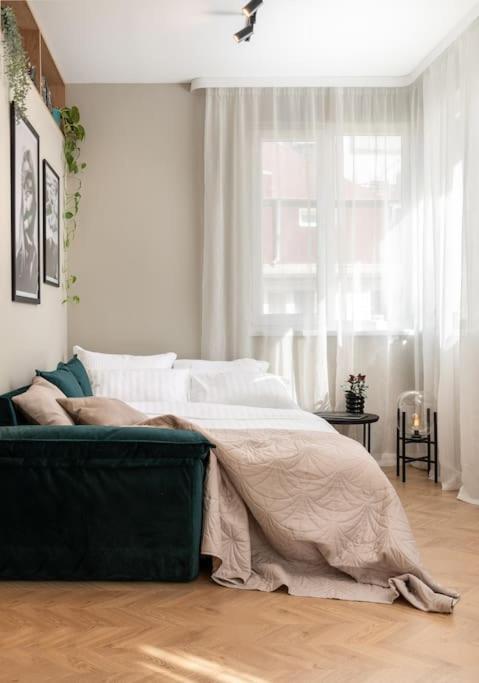 Apartemen New! High-street Stylish Flat