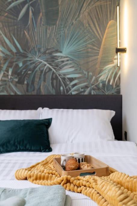 New! High-street Stylish Flat Apartemen *