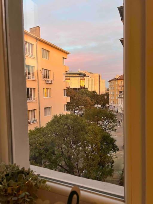 Apartemen New! High-street Stylish Flat